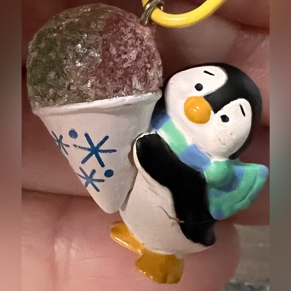 HALLMARK NEW 2022 PETITE PENGUINS A SNOWY TREAT # 7 IN SERIES Christmas ORNAMENT - Picture 7 of 10